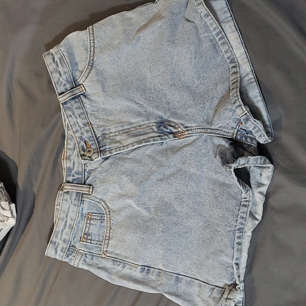 Asymmetrical Waist denim shorts: Light Wash size: L (8/10) SHEIN